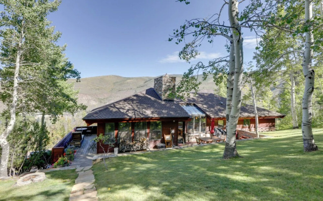 Vail 'treehouse' + Hot Tub, Sauna & Mtn Views