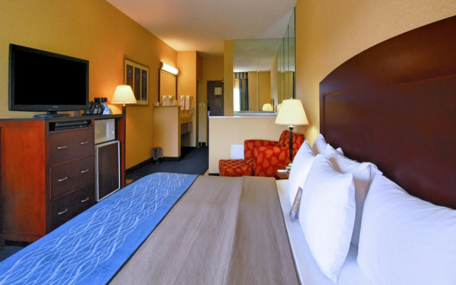 Comfort Inn & Suites North East