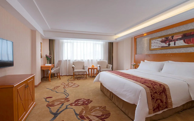 Vienna Hotel Zhongshan Bus Station