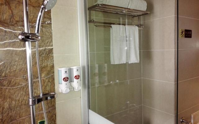 Vienna Hotel Nanyang People Road