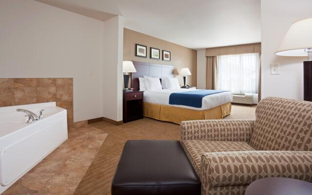 Holiday Inn Express & Suites Antigo, an IHG Hotel