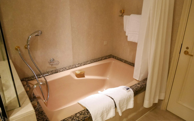 Yokohama Royal Park Hotel
