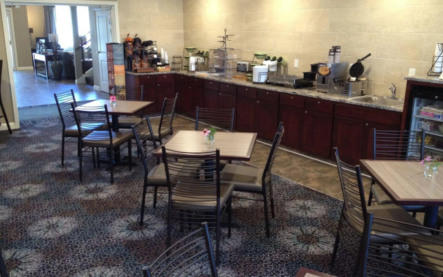 GrandStay Hotel & Suites