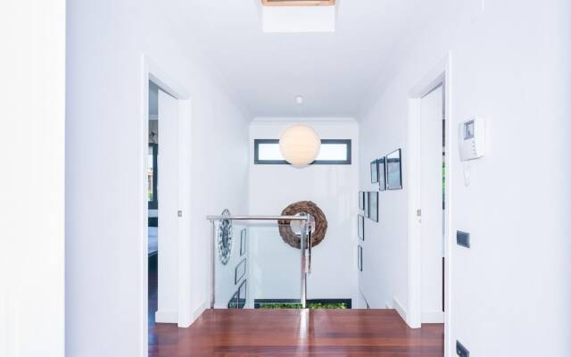 HomeHolidaysRentals Adonis