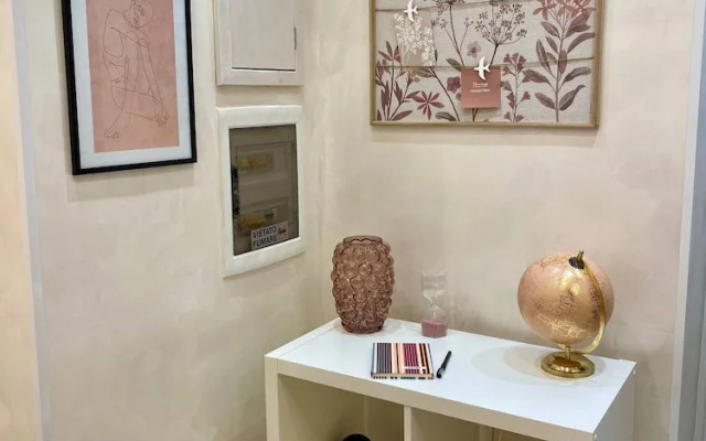 Apartment Near the Colosseum With Metro Line A a 2-minute Walk Away