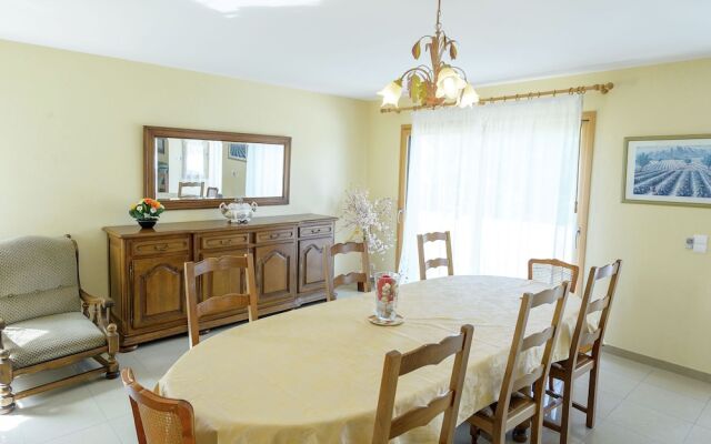 Spacious Villa in Concarneau with Swimming Pool