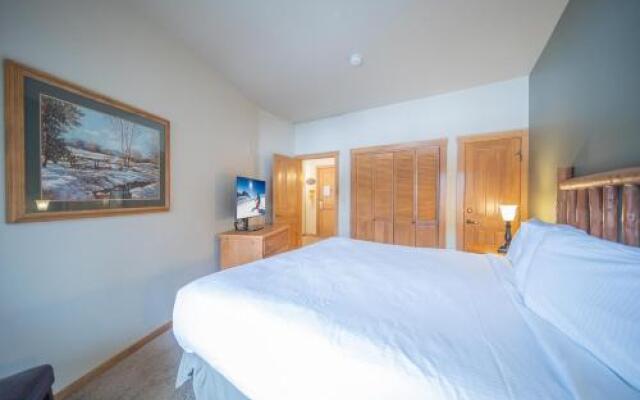 Arapahoe Lodge by SummitCove Vacation Lodging