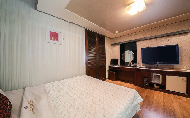 N Motel