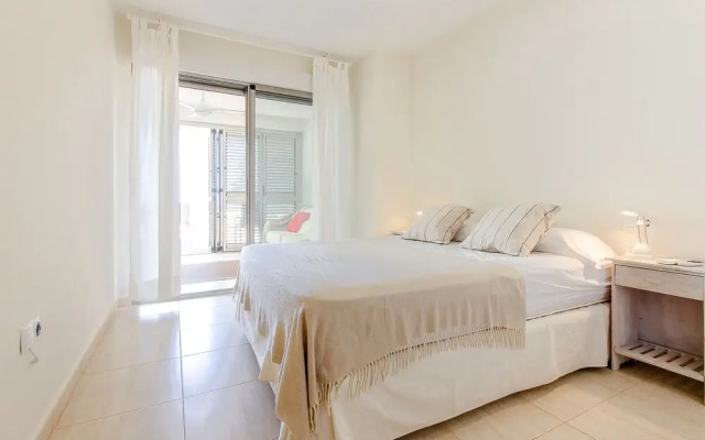 Inviting 2-bed Apartment in Denia, First Beach lin