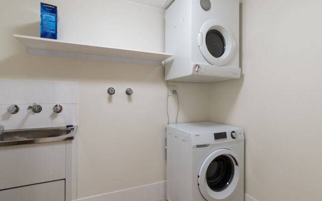 Sydney CBD Self-Contained Studio Apartment (2806PT)