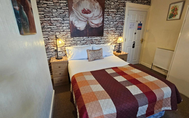 Rivelyn Hotel Bar & Restaurant