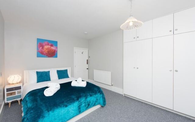 Seafront Walk Garden Apartment