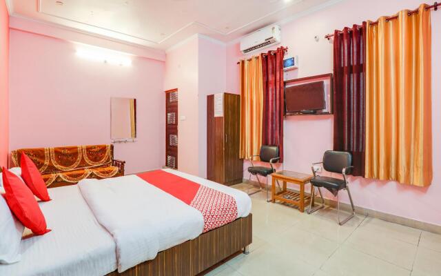 Trimurti Palace by OYO Rooms