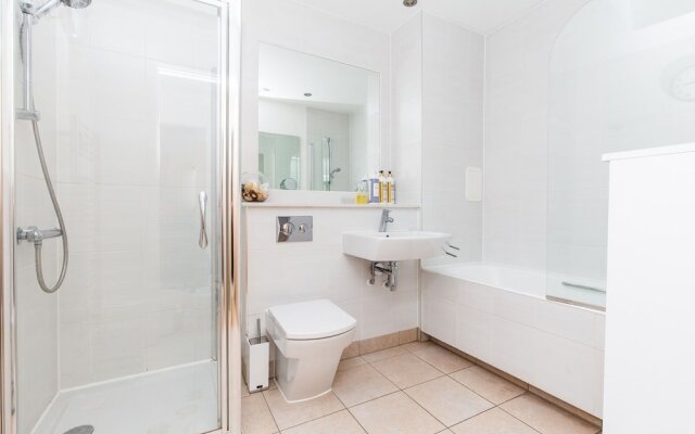 1 Bed Top Floor Flat near Shoreditch