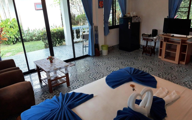 Smile House & Pool