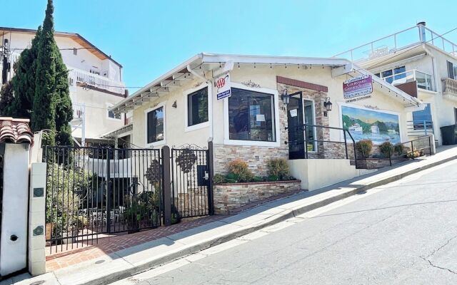 Catalina Courtyard Suites