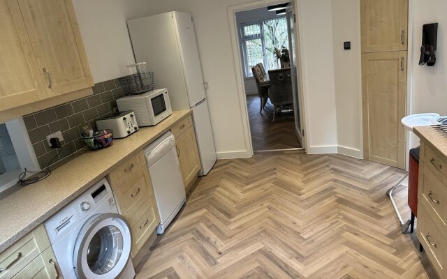 Impeccable 4-bed House in Bournemouth