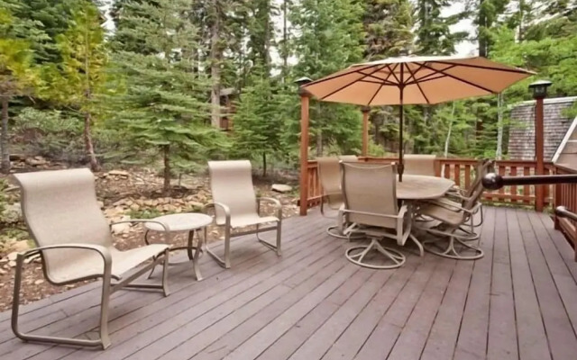 Pezzola Luxury Rental  3 Bedroom Home by RedAwning