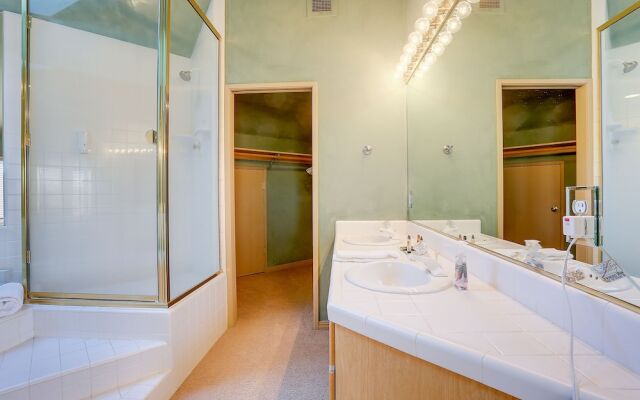 River Ridge 416ab 3 Bedroom Condo by RedAwning