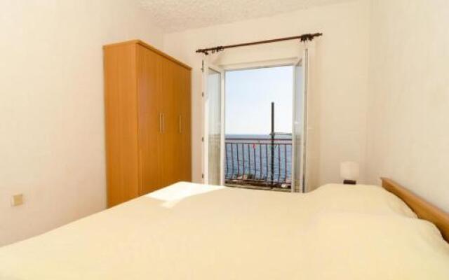 Three-Bedroom Holiday Home in Potomje