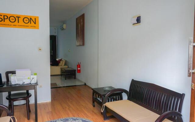 SPOT ON 1792 Roemah Nenekoe Guest House