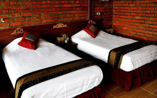 Riverside @ Hsipaw Resort