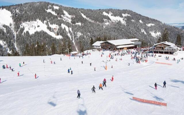 L'Enchalpe, Grand et lumineux studio avec coin montagne 4-6 pers, 60m des pistes, PISCINE COUVERTE, grand balcon expo EST, DRAPS NON COMPRIS