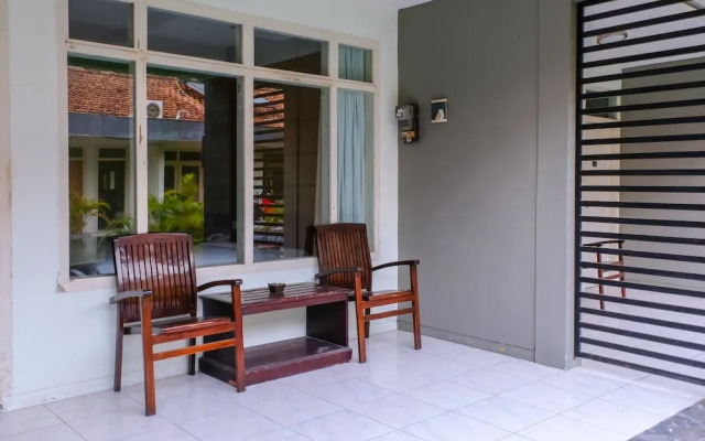 OYO 972 Griya Asri Hotel Mataram