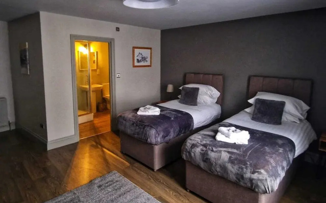 OYO The Victorian Tap B&B