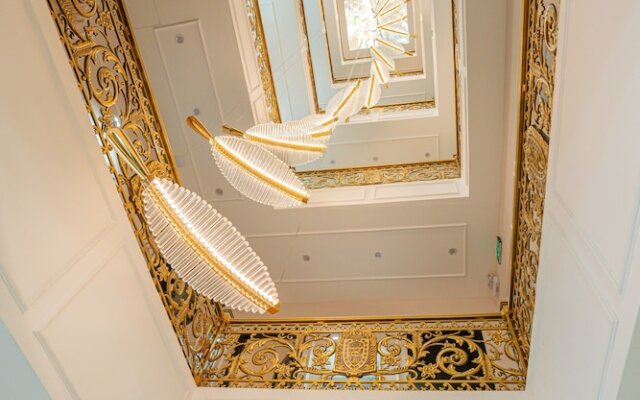 Luxury Hotel