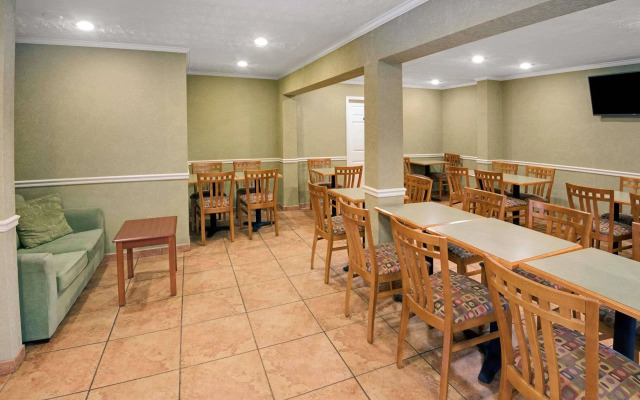 Travelodge by Wyndham Beckley