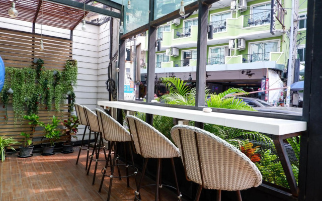 18 Coins Budget Hotel