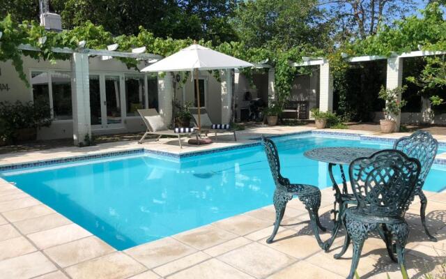Guest suite in leafy Constantia