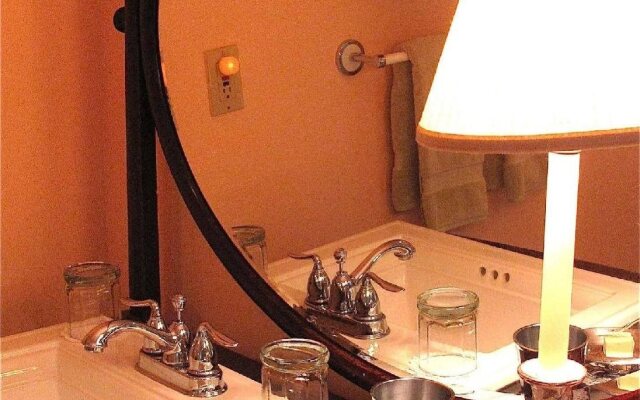 Lazyjack Inn on Dogwood Harbor