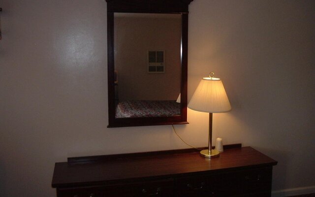 Fels Three Crown Motel