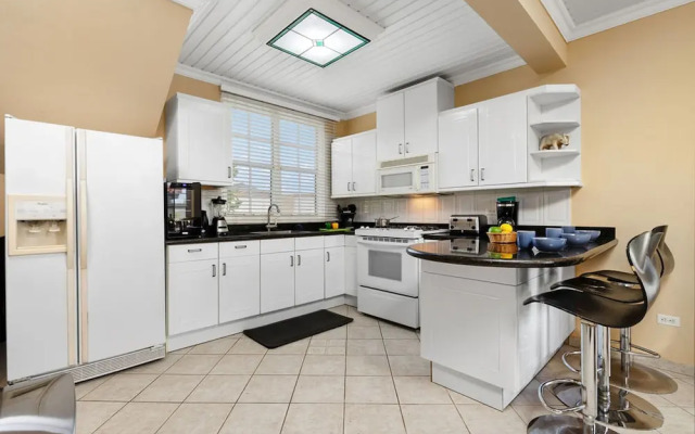 Cozy Tranquil 3BR 2BA Home w Private Pool Patio