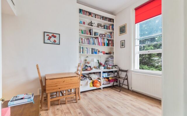 2 Bedroom Apartment in Kensington