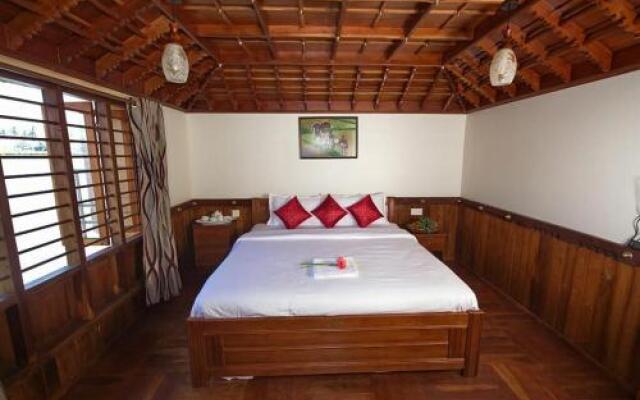 Dona House Boats at Alappuzha (Alleppey Backwaters)