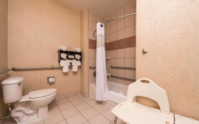 Hampton Inn & Suites Ontario