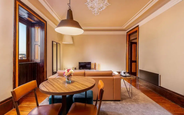 Central Porto Stay With Balcony