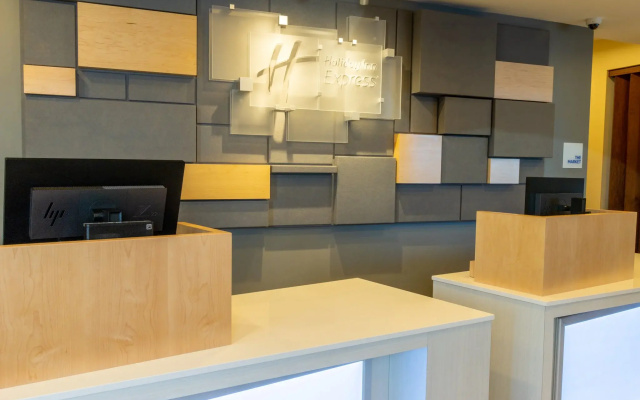 Holiday Inn Express Anaheim West by IHG