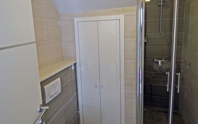 Kuzma Rooms and Apartments