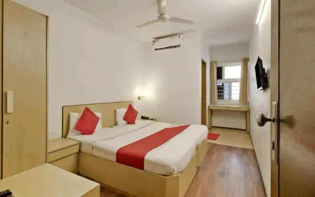 OYO 74511 Hotel Adya