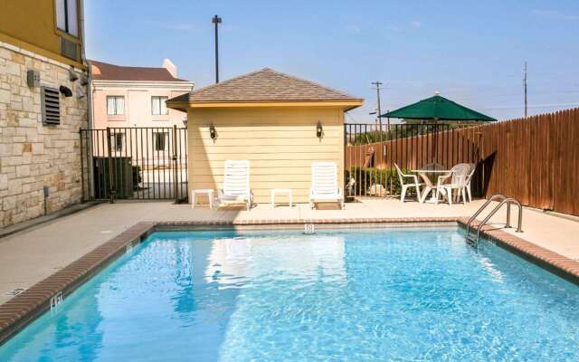 Sleep Inn & Suites Gonzales near Palmetto State Park