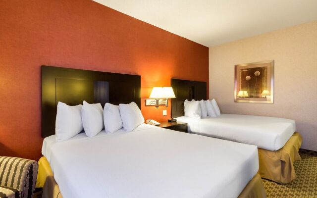 Holiday Inn Express Oakwood Village