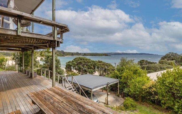 Tapuaetahi Beachfront Studio - Downstairs Self-Contained Holiday Unit