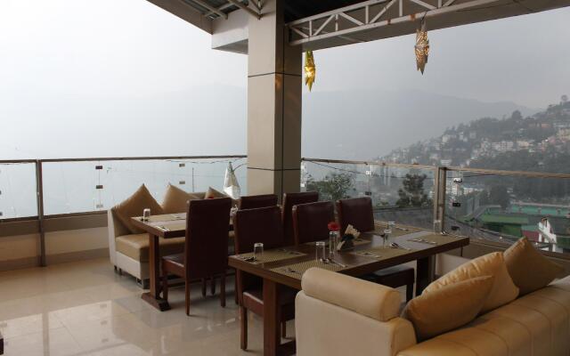 Allison Dechen and Palmo Hotel