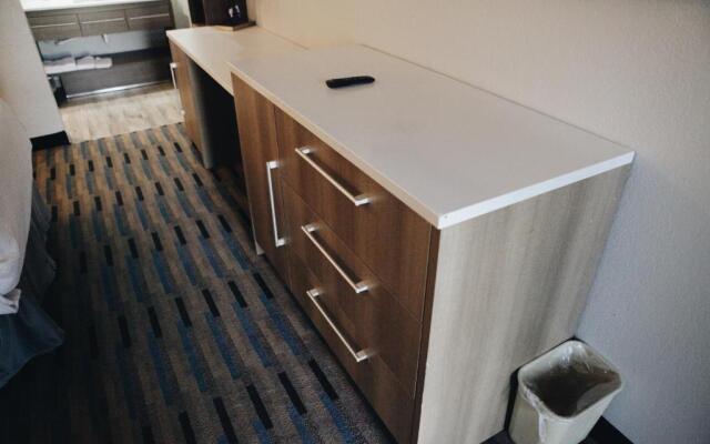 All Seasons Inn & Suites