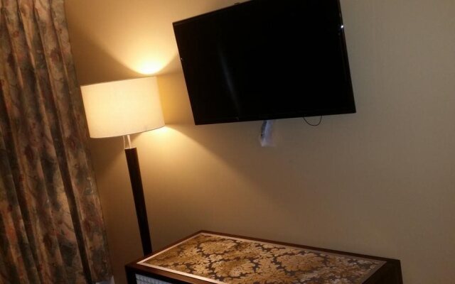 The Deluxe Hotel Vancouver
