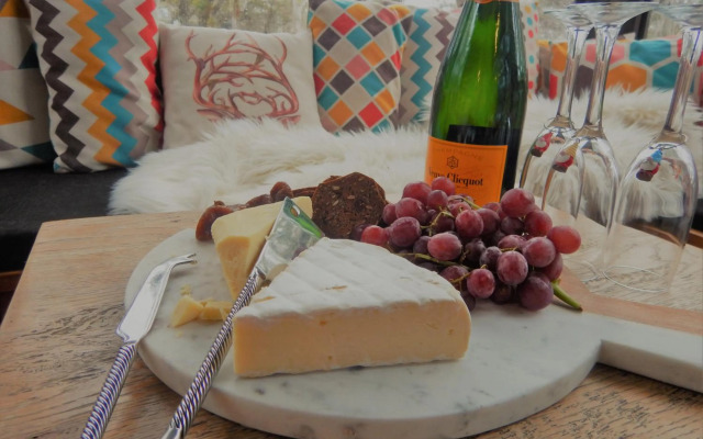 Mountain Retreat Suitable for 2 Families, Sleeps 8